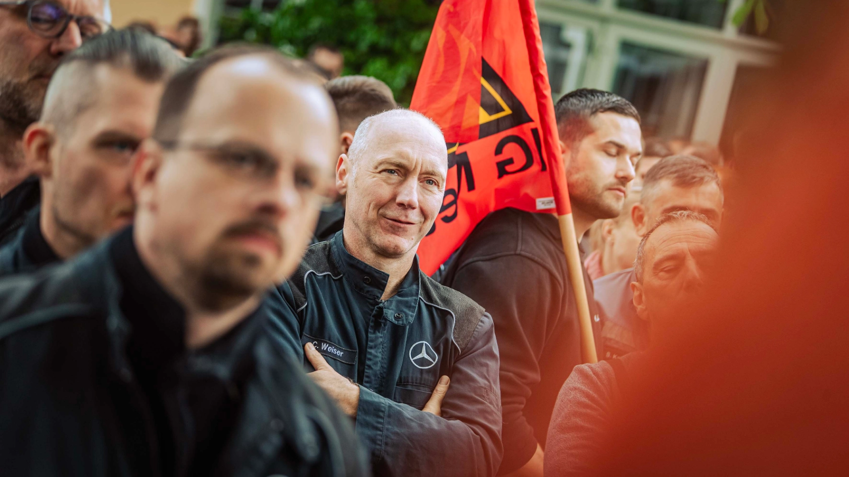 Dritte Verhandlung im KFZ-Gewerbe gestartet: 800 Beschäftigte zeigen Arbeitgeber rote Karte!