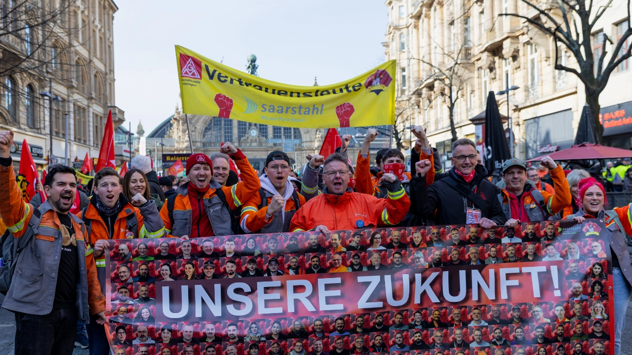 Saarstahl-Beschäftigte beim IG Metall-Aktionstag am 15. März 2025 in Frankfurt