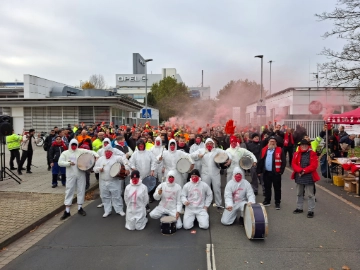 Warnstreik bei Opel in Eisenach