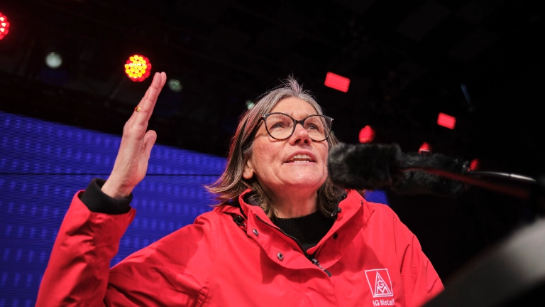 Rund 9.000 Gewerkschafterinnen und Gewerkschafter zeigen in Hannover Flagge für Industriearbeitsplätze und gegen Kahlschlag – Deutschland muss Industrieland bleiben!